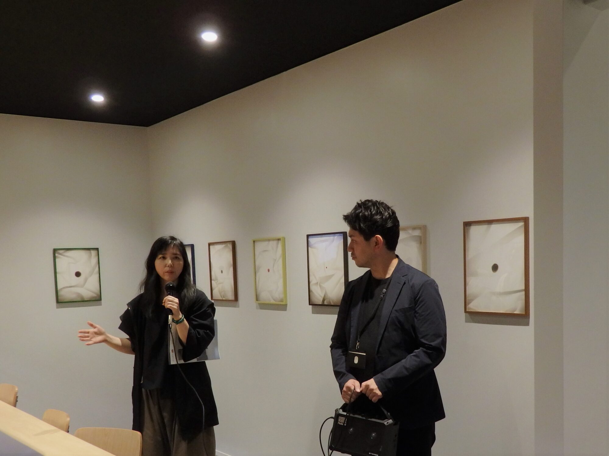作品の背景を語る福田惠さん