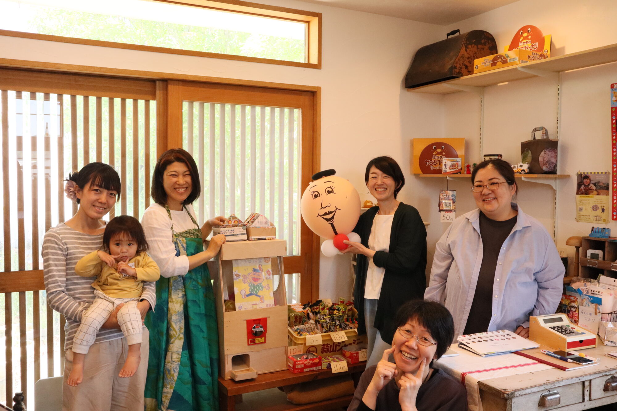 スタッフの集合写真