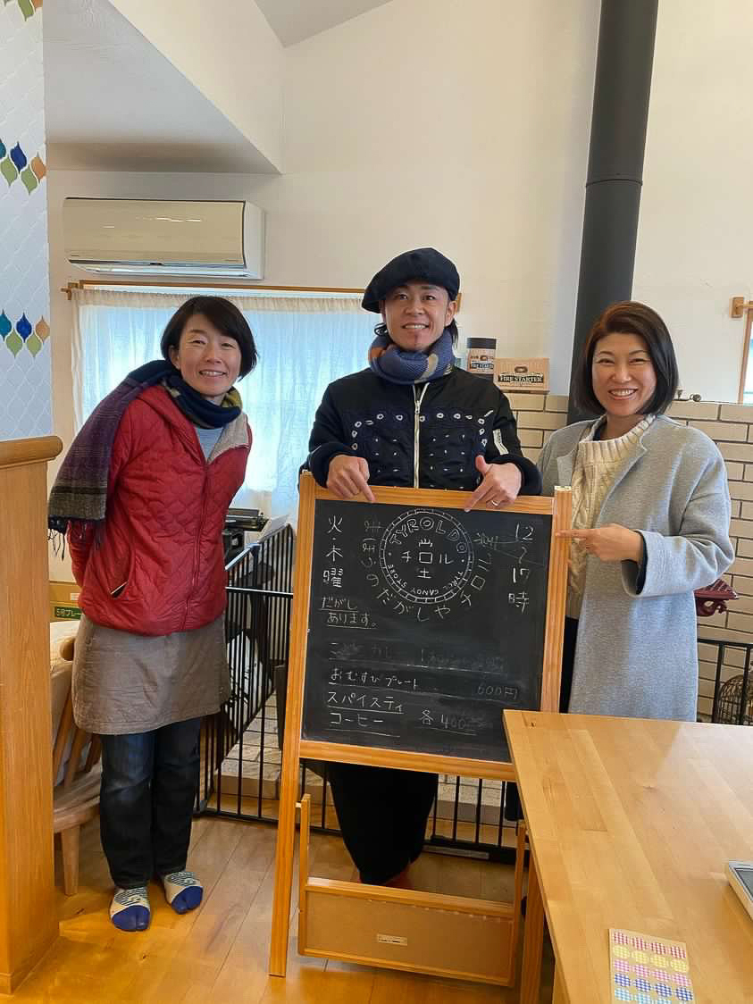 写真中央：吉田田タカシさん/写真提供：チロル堂大門店