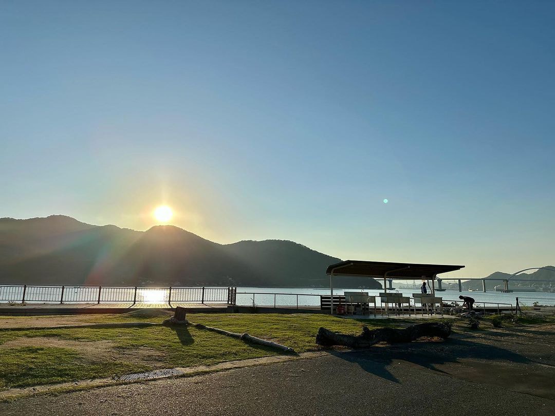 Eサイトから眺める落日（写真提供：クレセントビーチ海浜公園）