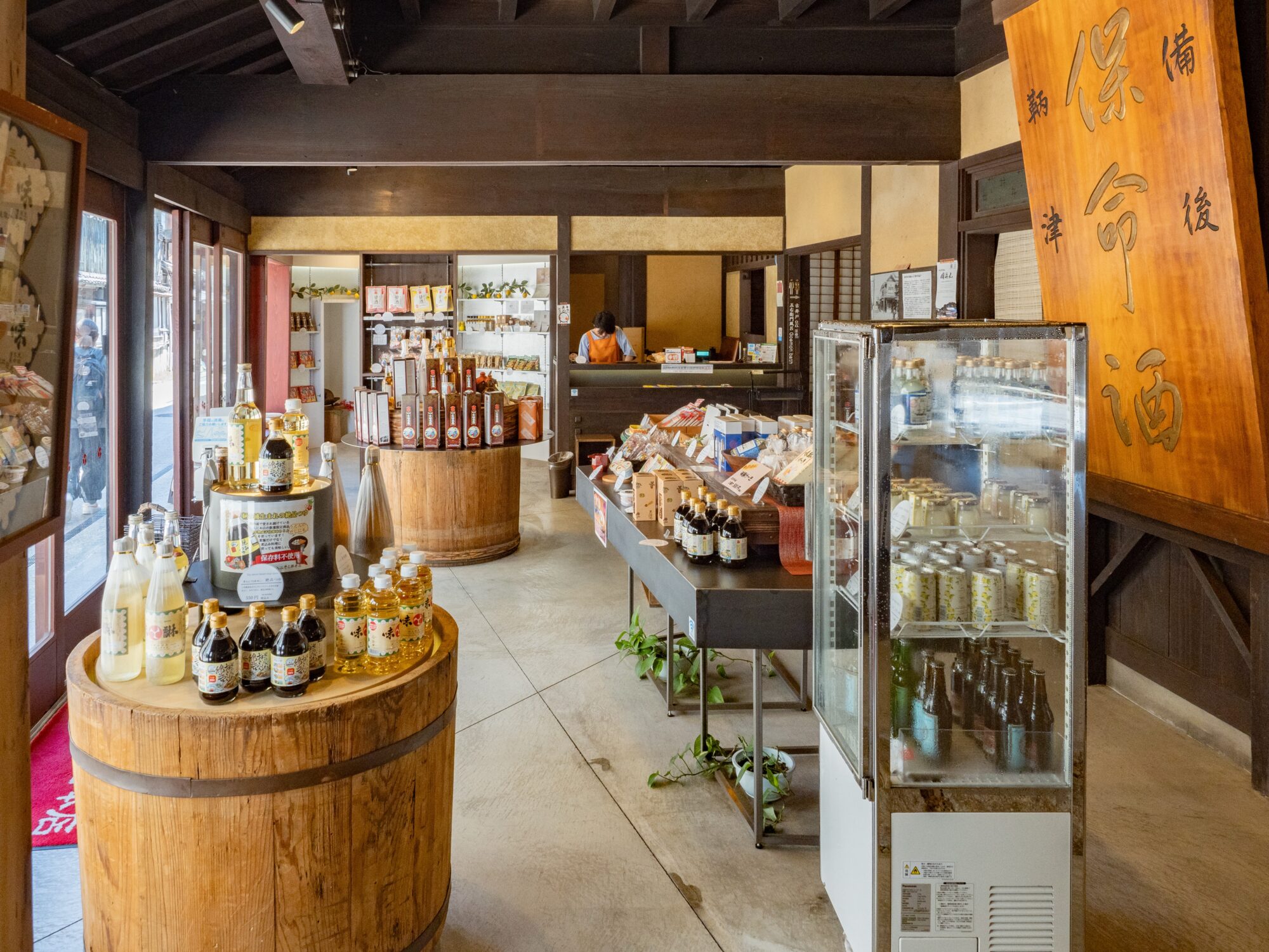 入江豊三郎本店：店内