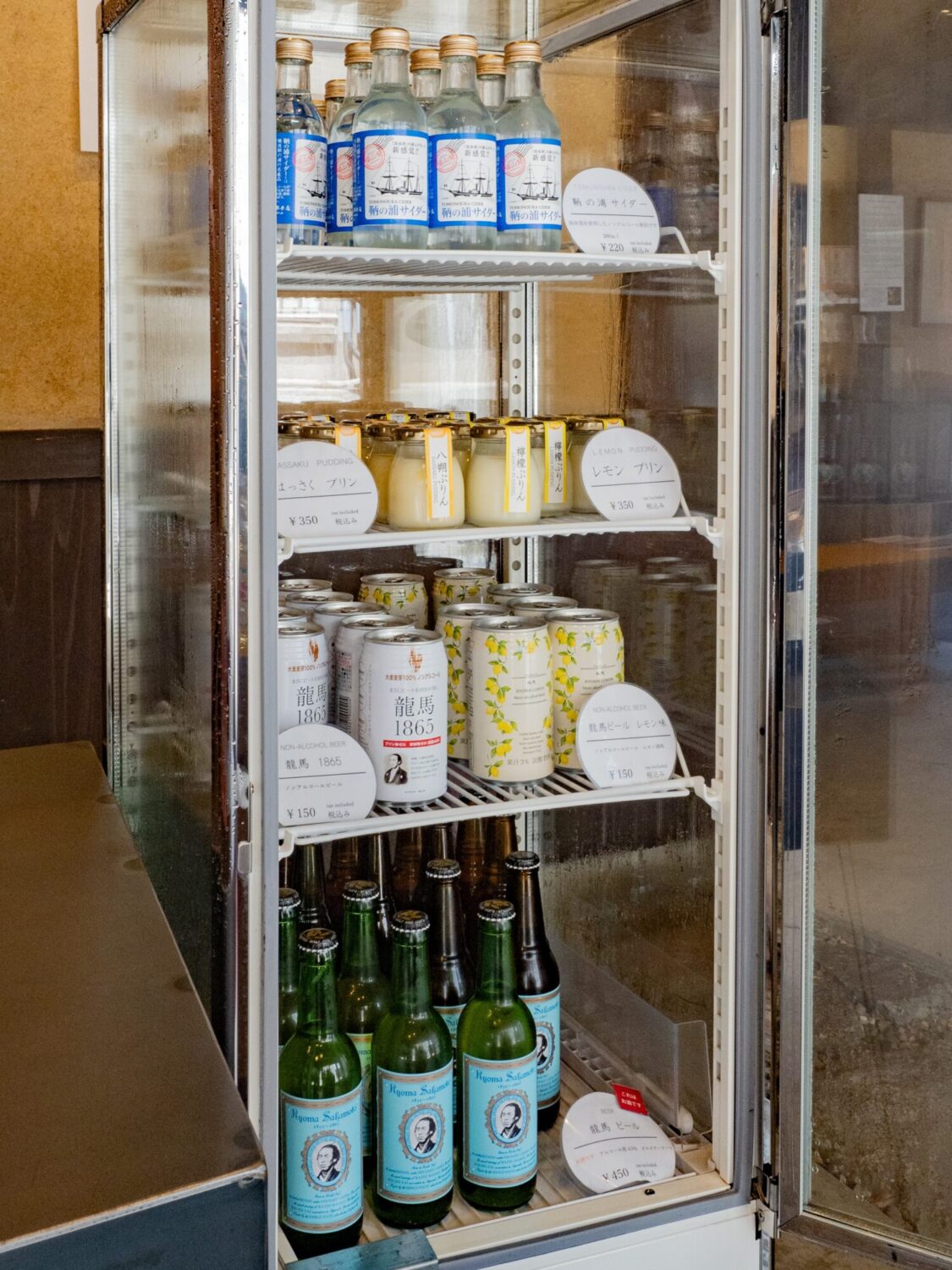 ドリンク類も販売