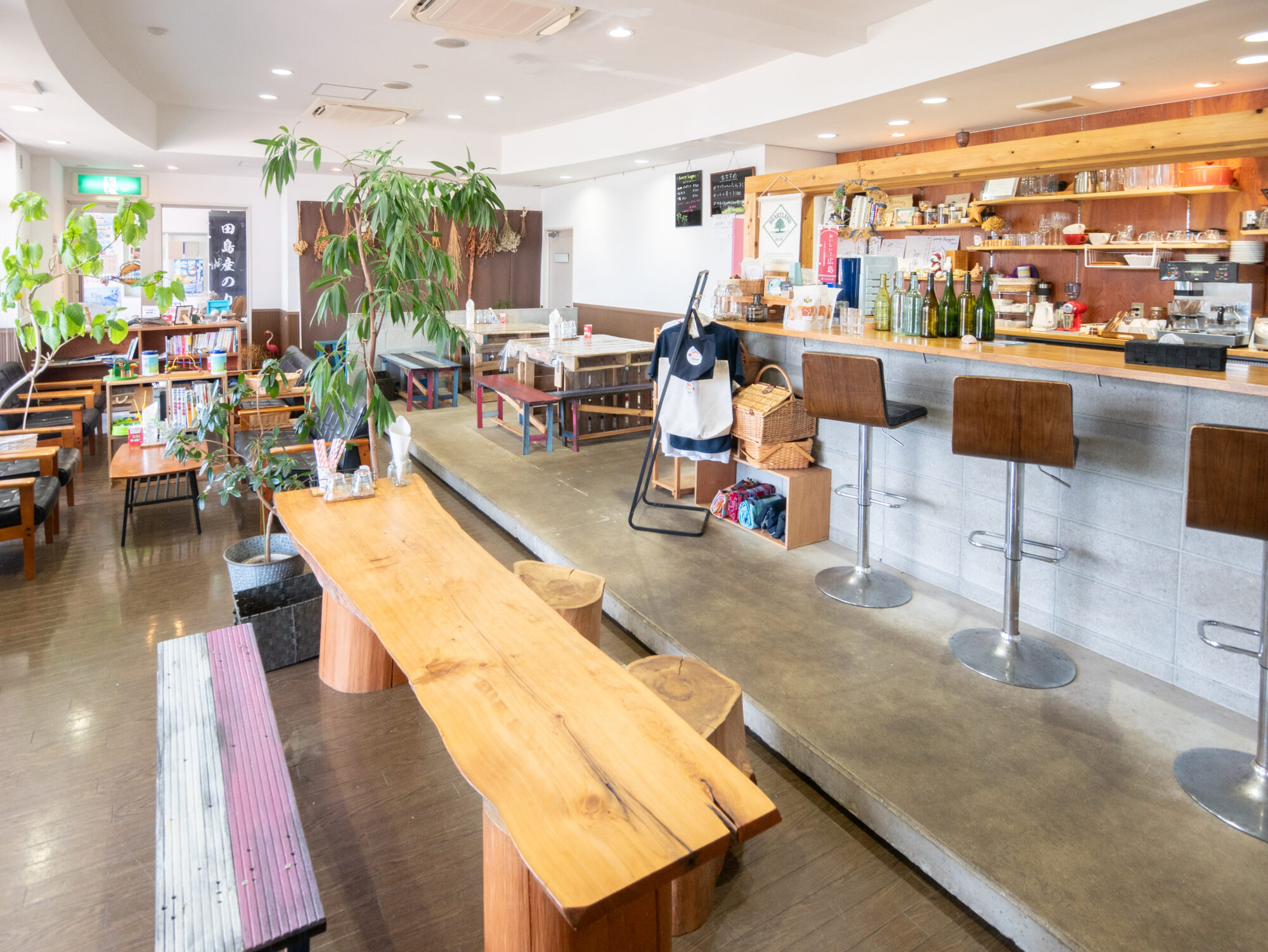 サニーバーガー：店内