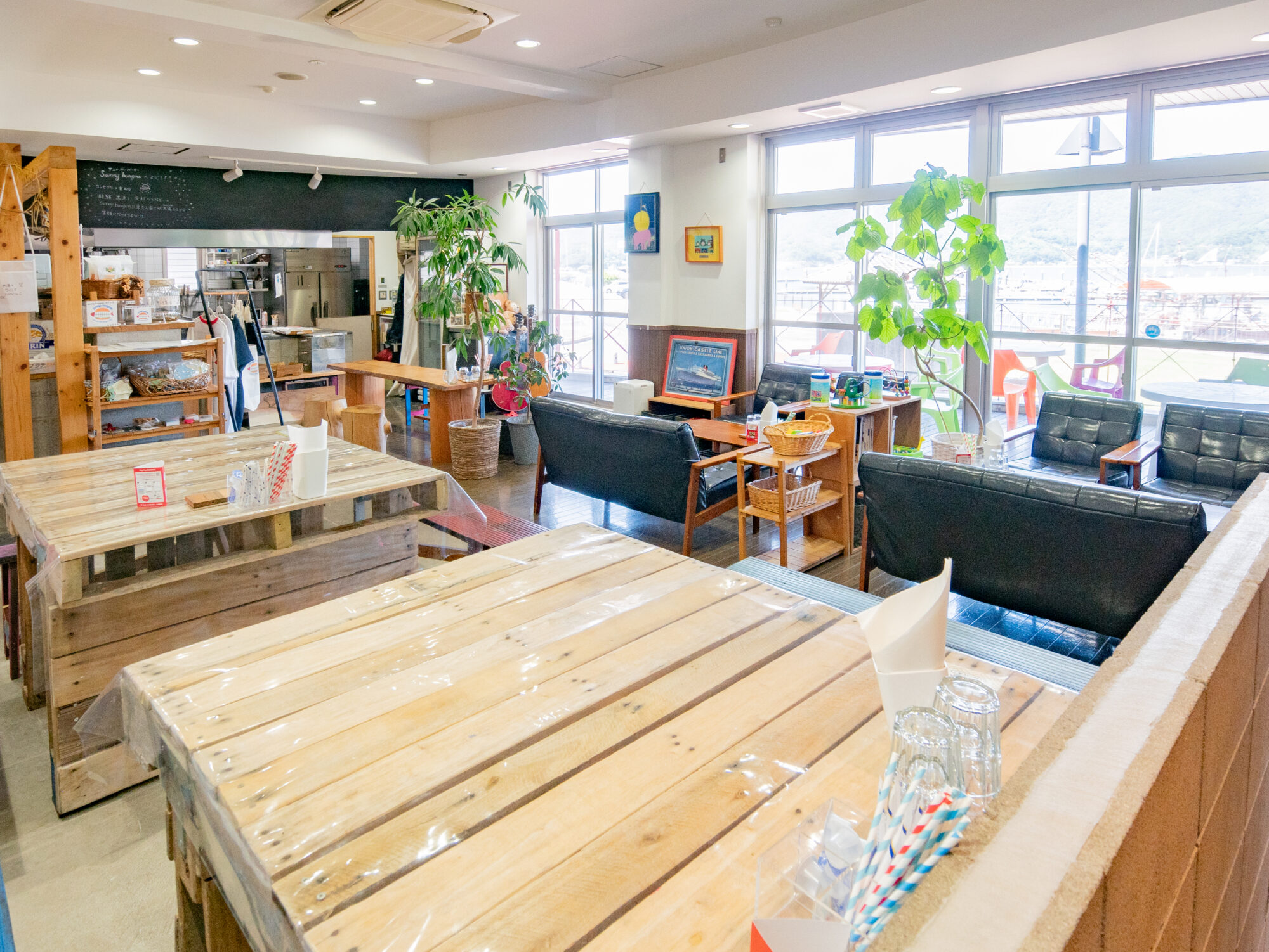サニーバーガー：店内