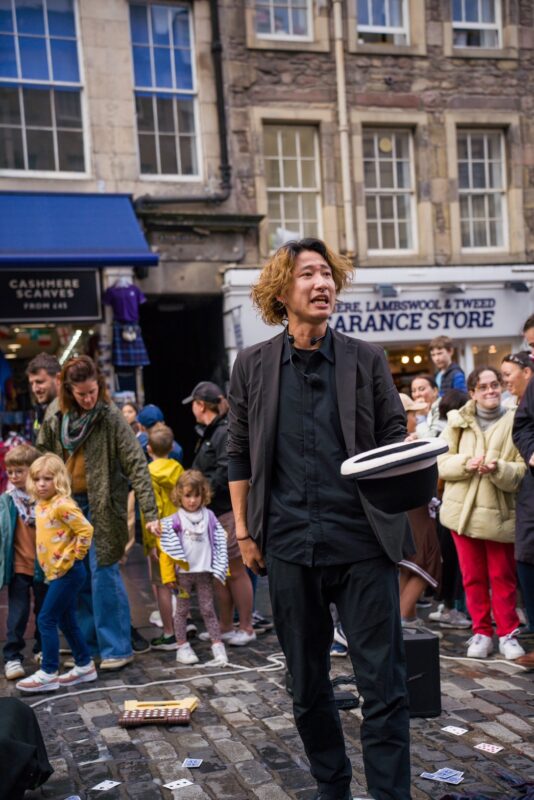 エディンバラでのパフォーマンスのようす　写真提供：S4（吉原颯太さん）