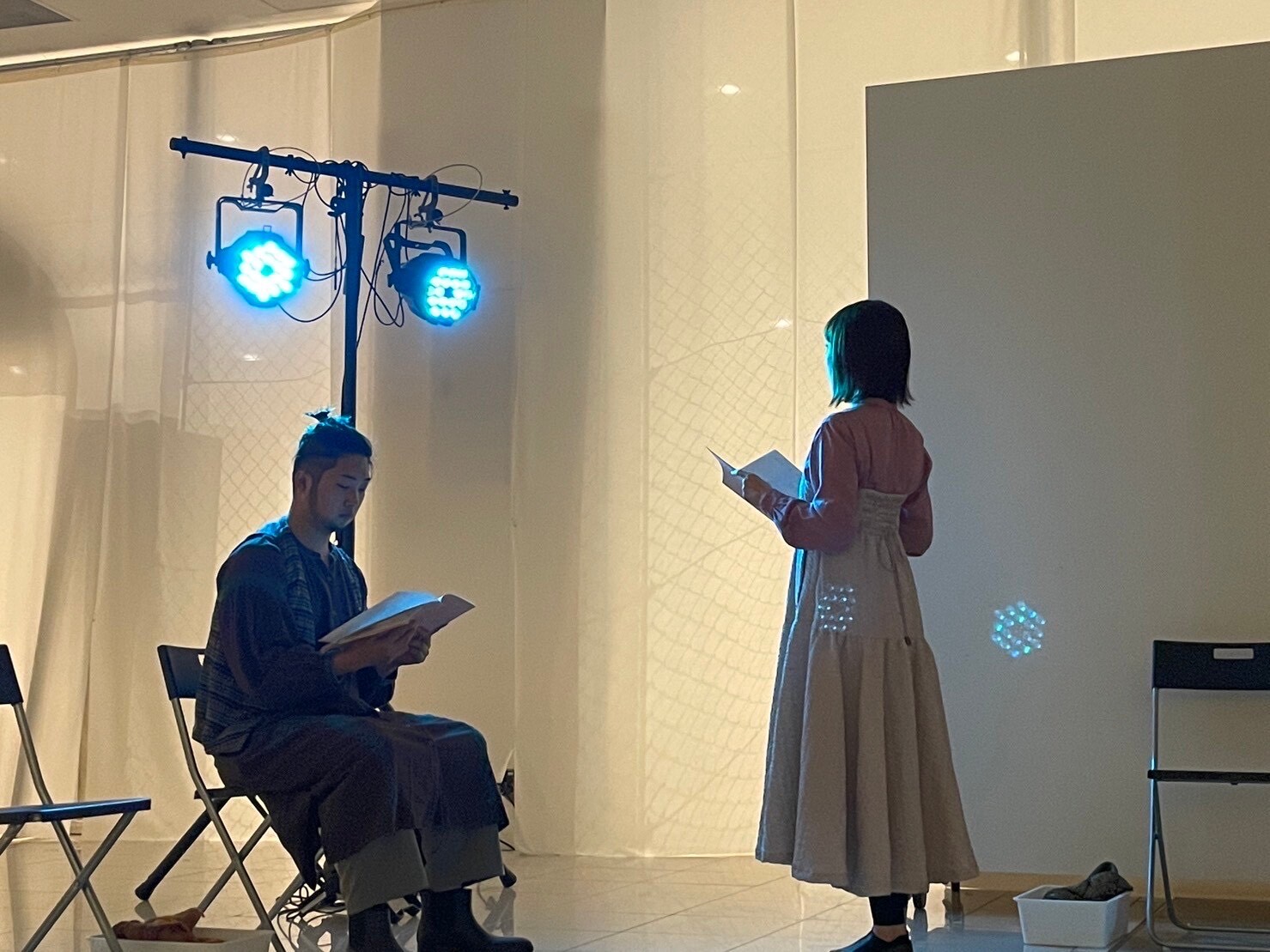 舞台装置はこの公演のために持ち込まれた（写真提供：ITI「演劇を通して世界を見る」シリーズ 福山実行委員会）