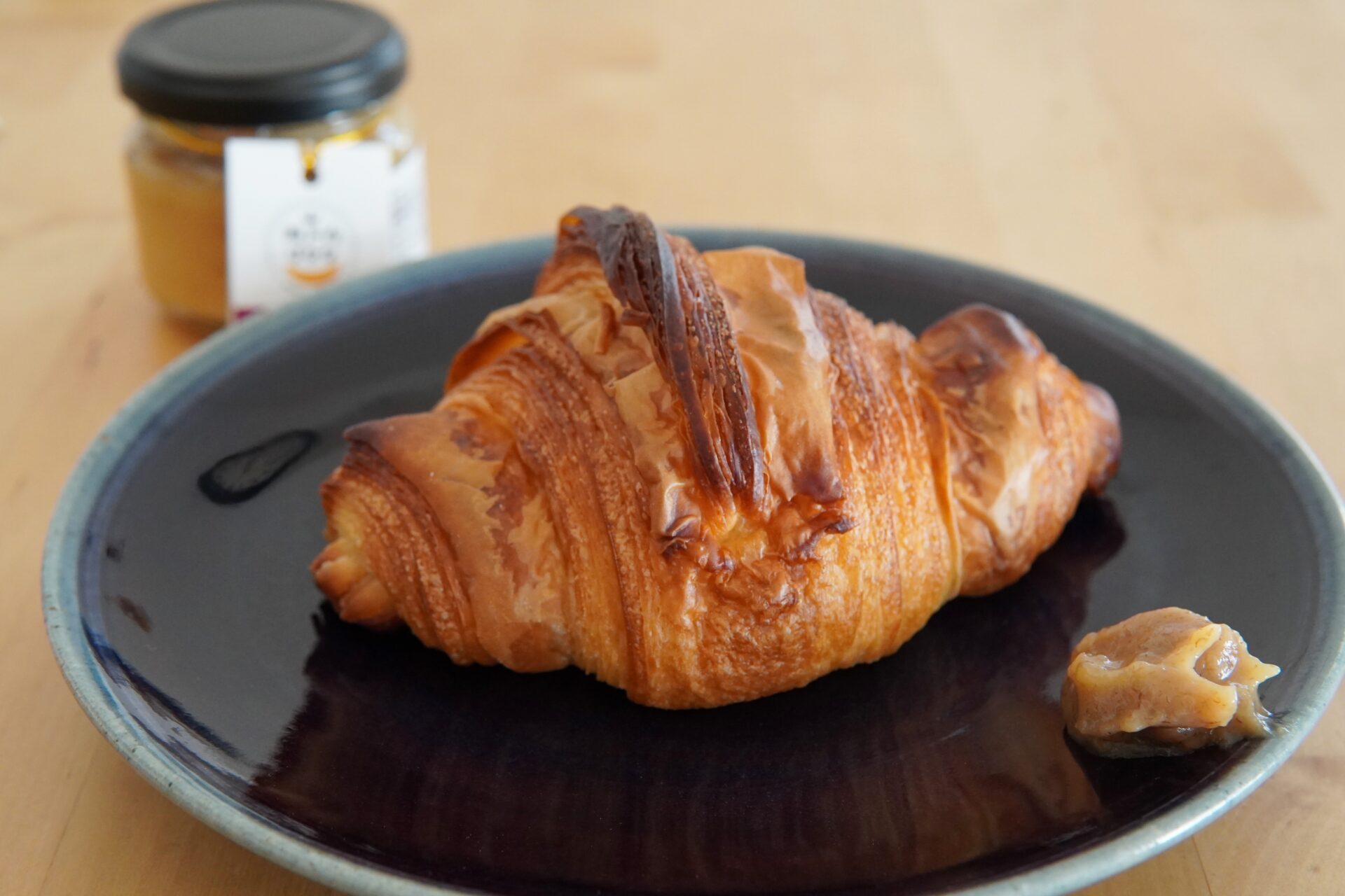 糀プレーンをクロワッサンに付けて食べました。相性は抜群