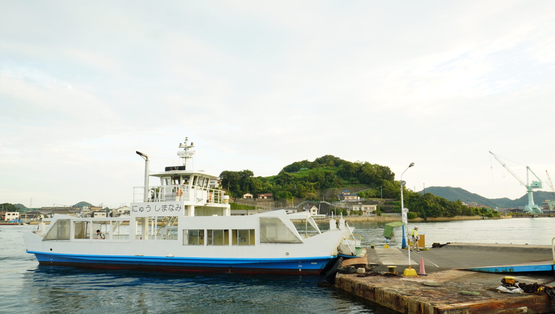 接岸する船