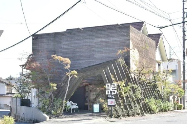 ここち Comfort Gallery 器 ～ 有名建築家の建物とアートが融合する場所