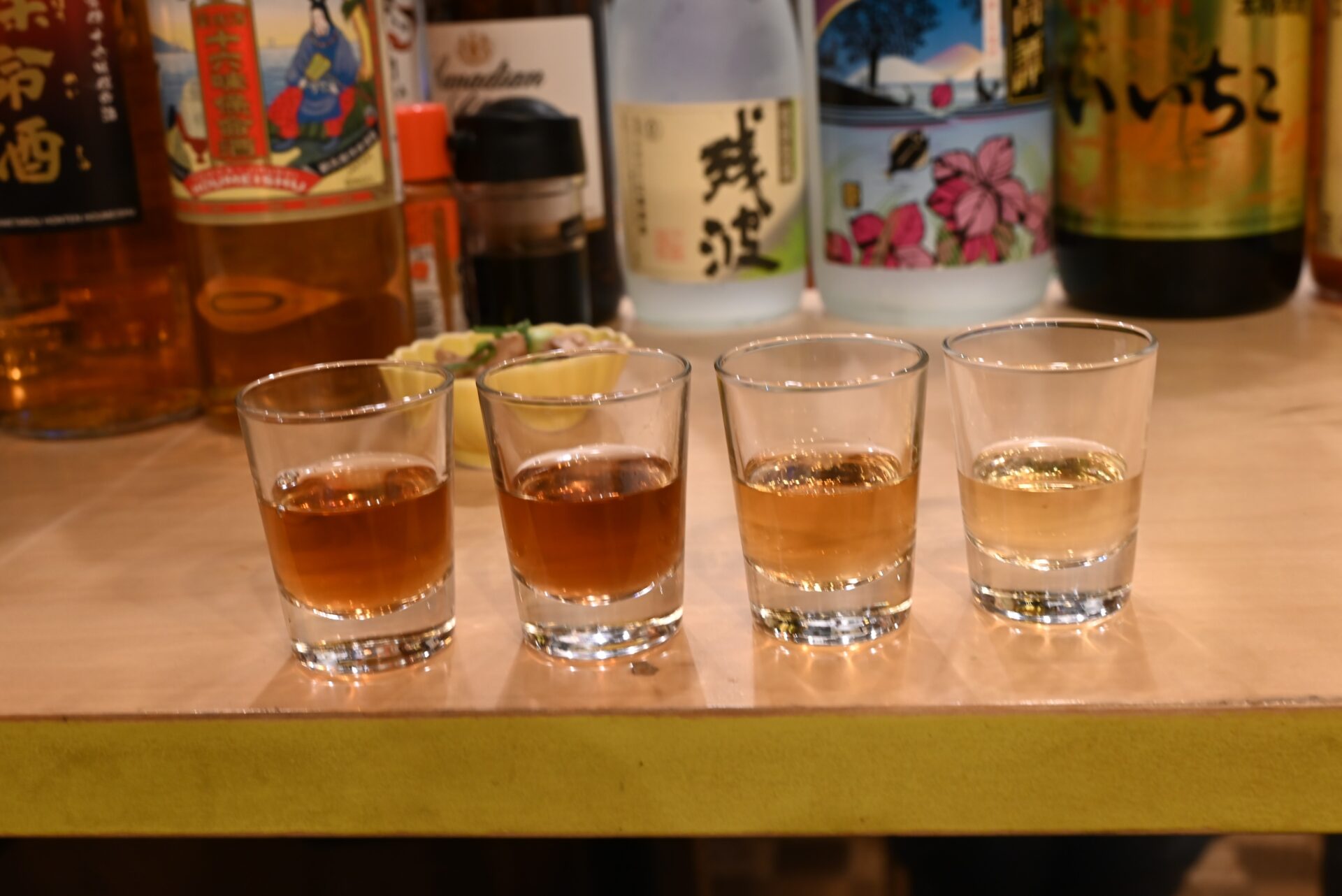 左から八田保命酒舗の保命酒、鞆酒造、岡本亀太郎本店、入江豊三郎本店