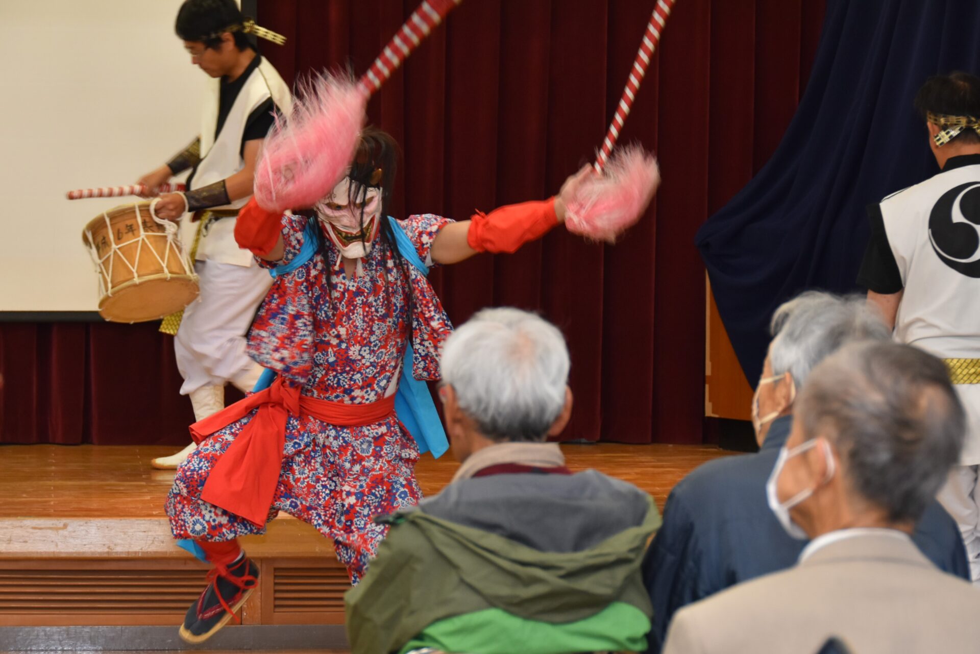 遺産認定を祝して会場で披露されたハネ踊り（写真提供：神辺宿文化研究会 重政憲之氏）