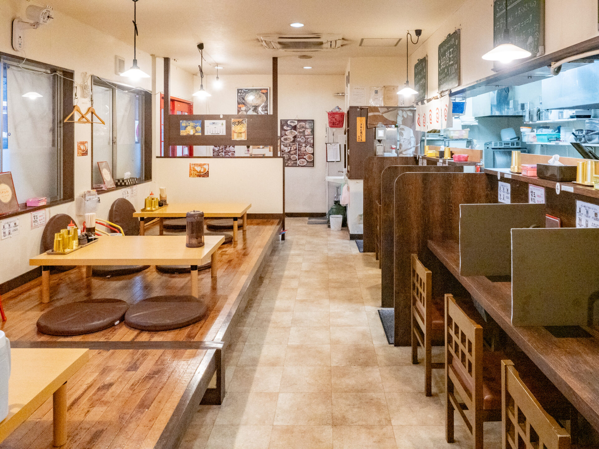 三十二匁:店内の様子