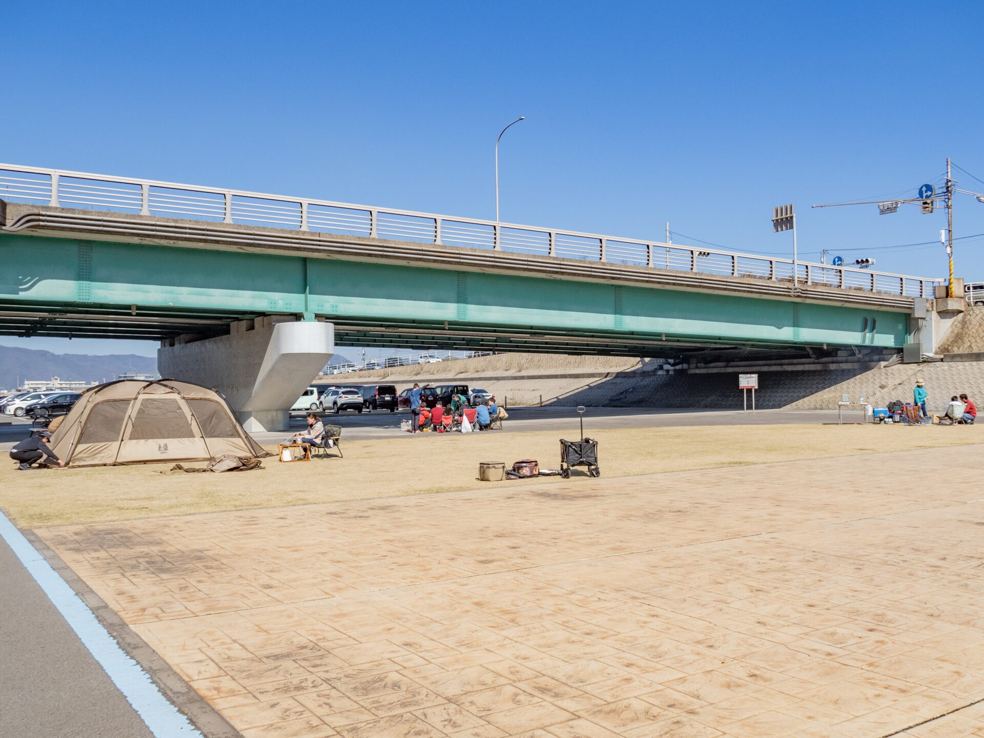 芦田川かわまち広場のバーベキューテラス
