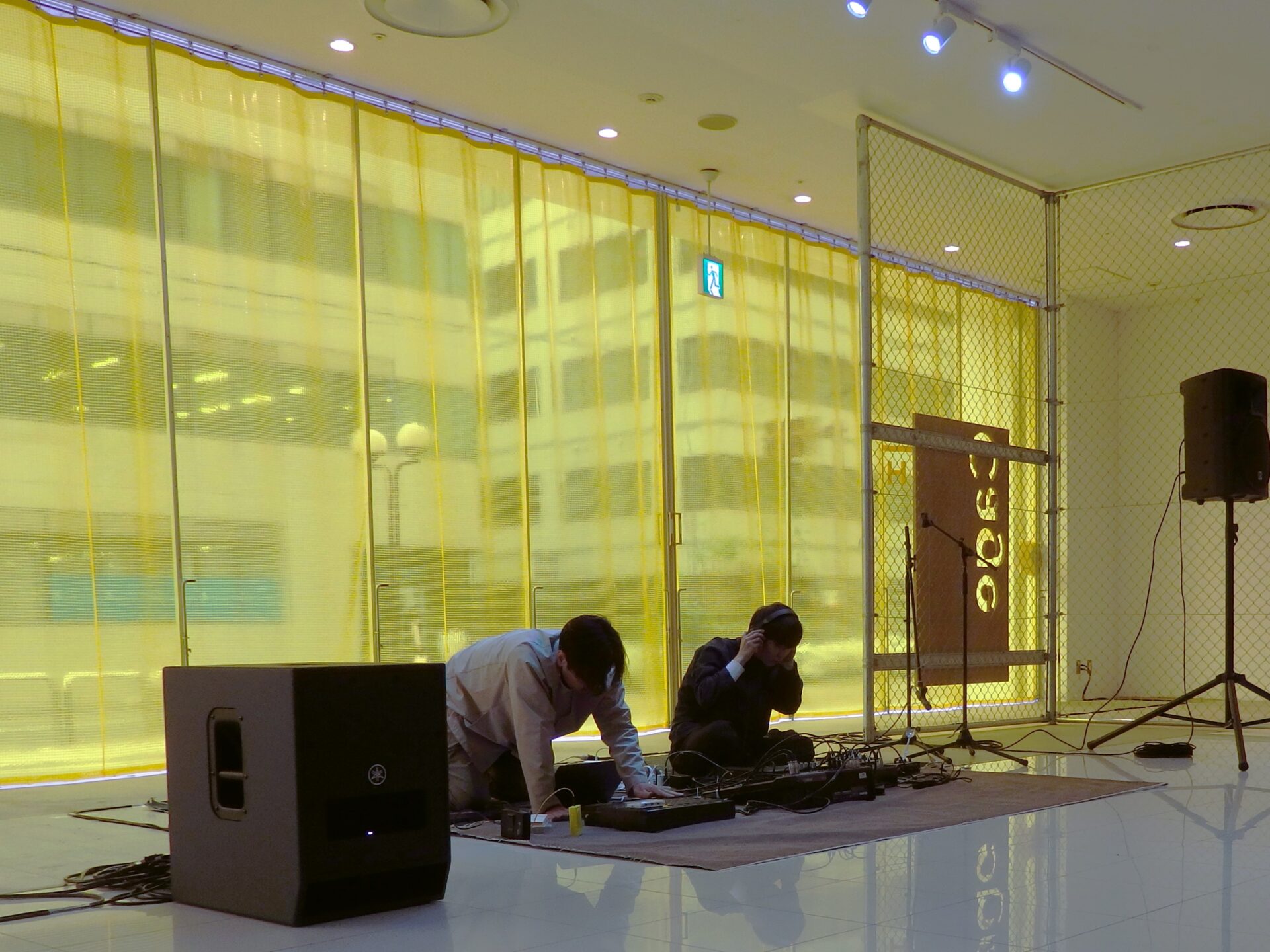 互いの音を聴きながら次の展開を図る