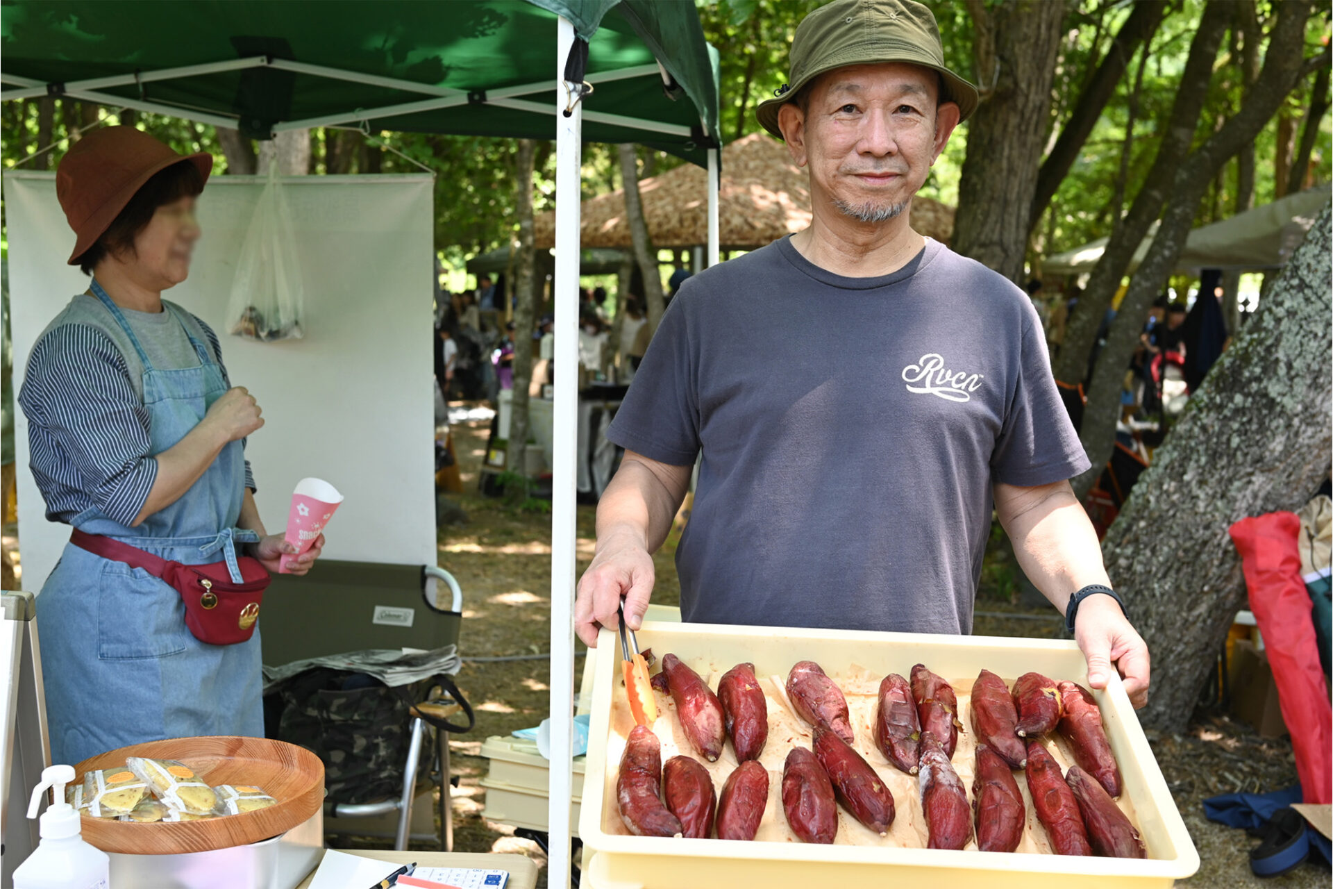 冷やし焼き芋を売る釜崎さん