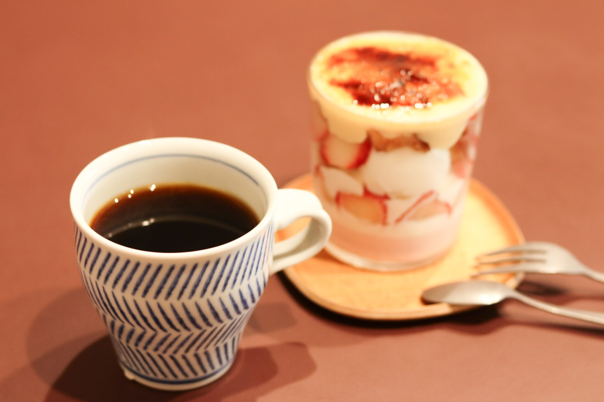 コーヒーと苺ブリュレパフェ