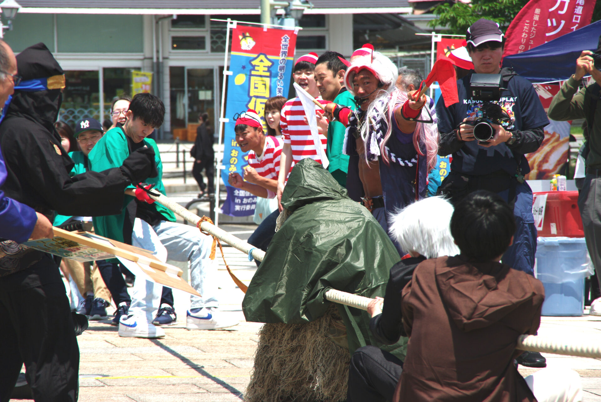 審判も気合いの入ったコスプレ