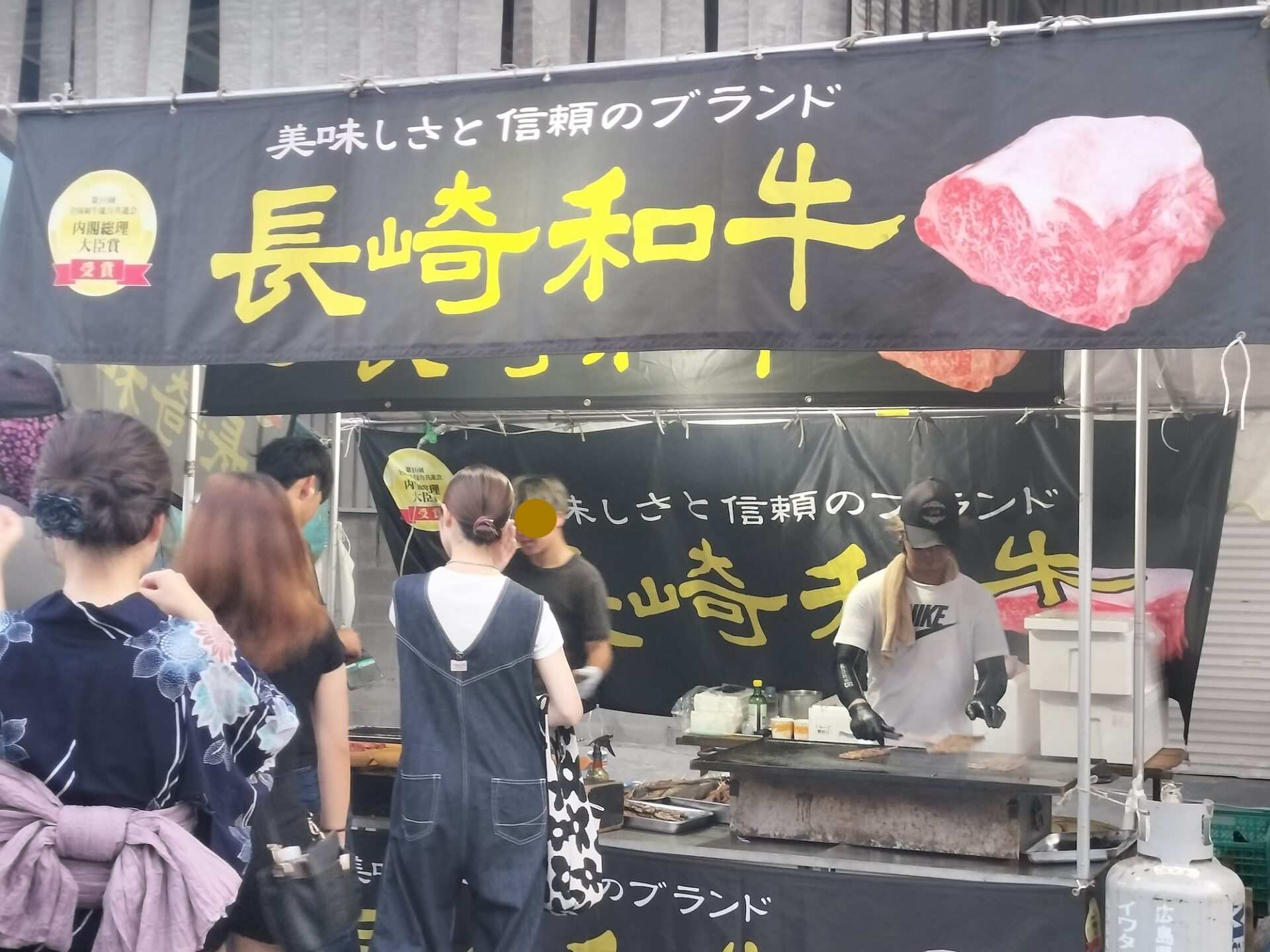 屋台前の行列