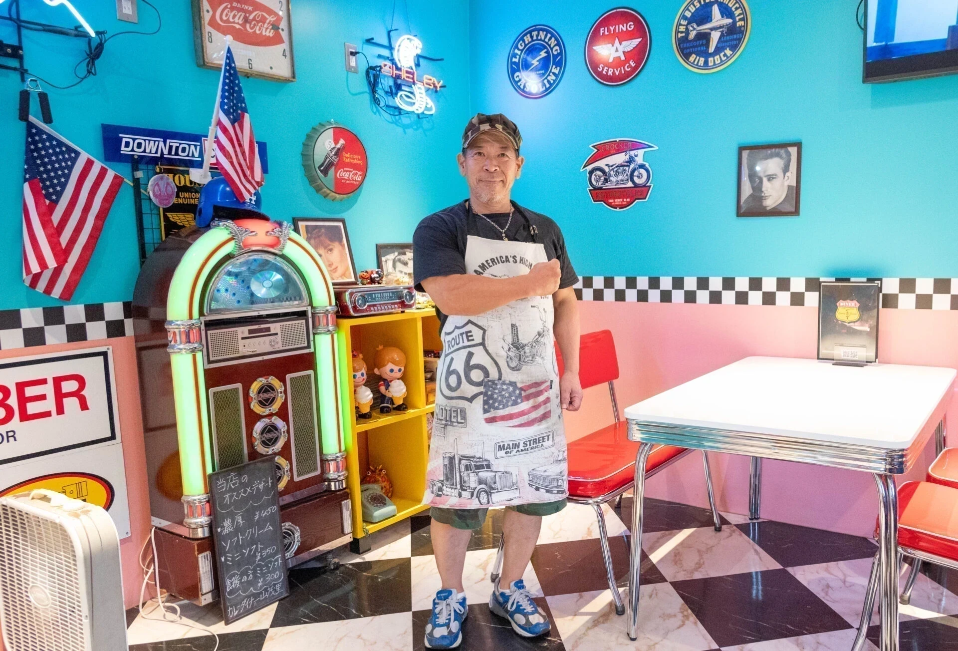 Curry Diner 山茂里 ～ 元ボディビルチャンピオンが営む60年代アメリカンダイナー