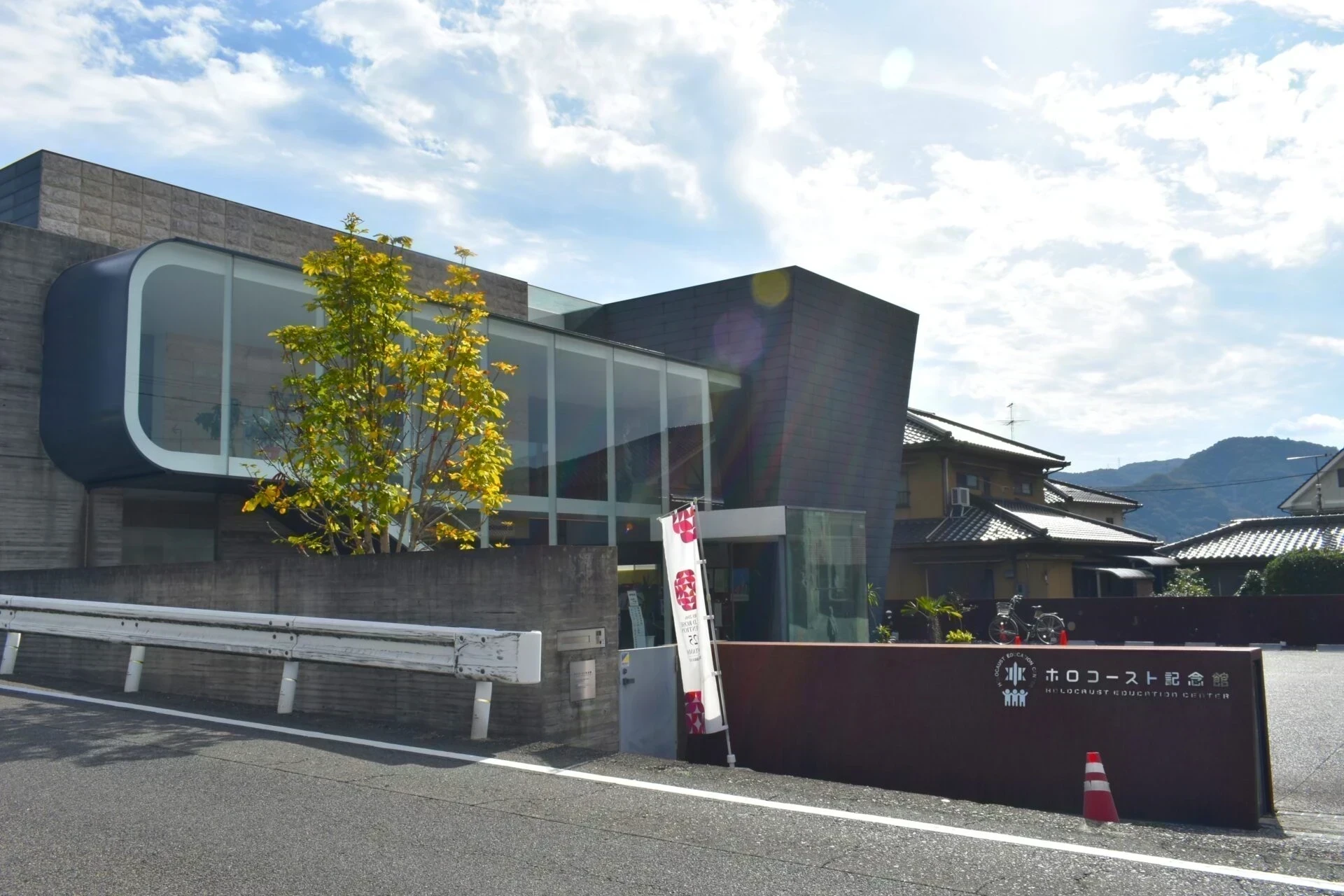 ホロコースト記念館 〜 負の歴史から子どもたちに平和への願いを伝える場所