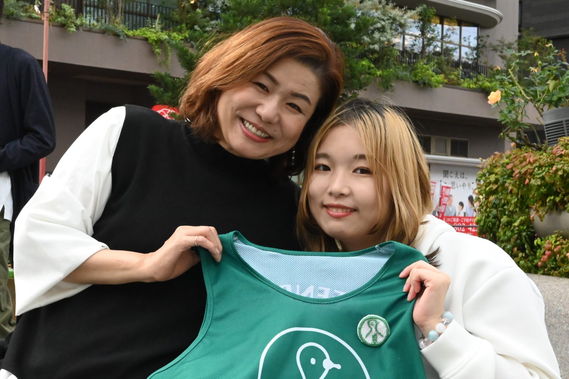 藤井佳奈さん（左）と藤井莉子さん（右）