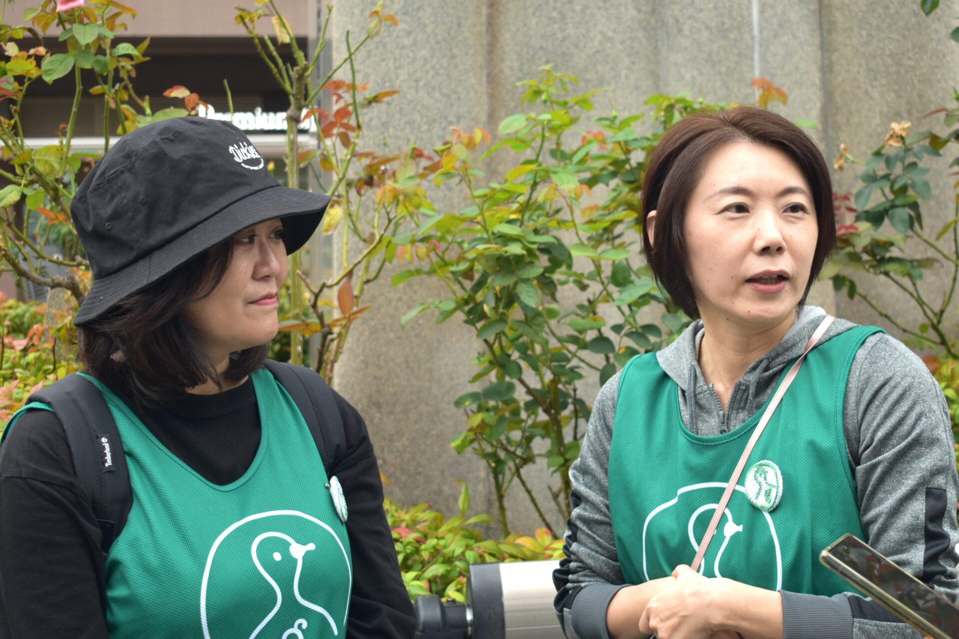 グリーンバード福山サブリーダー　越智早苗さん（左）と中土由美子さん（右） この日はお休みだった小林千裕（こばやし ちひろ）さんを含め、3人でサブリーダーを務めている