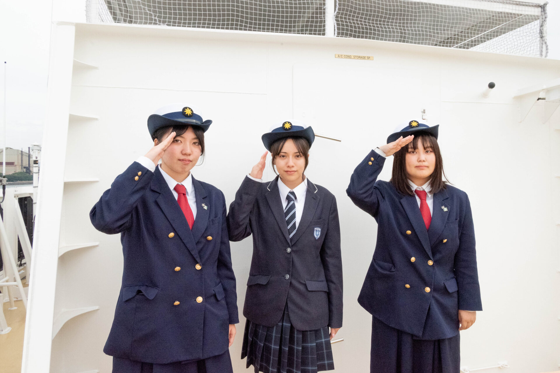 左から水野さくらさん、山本イザベラさん、田代愛理さん