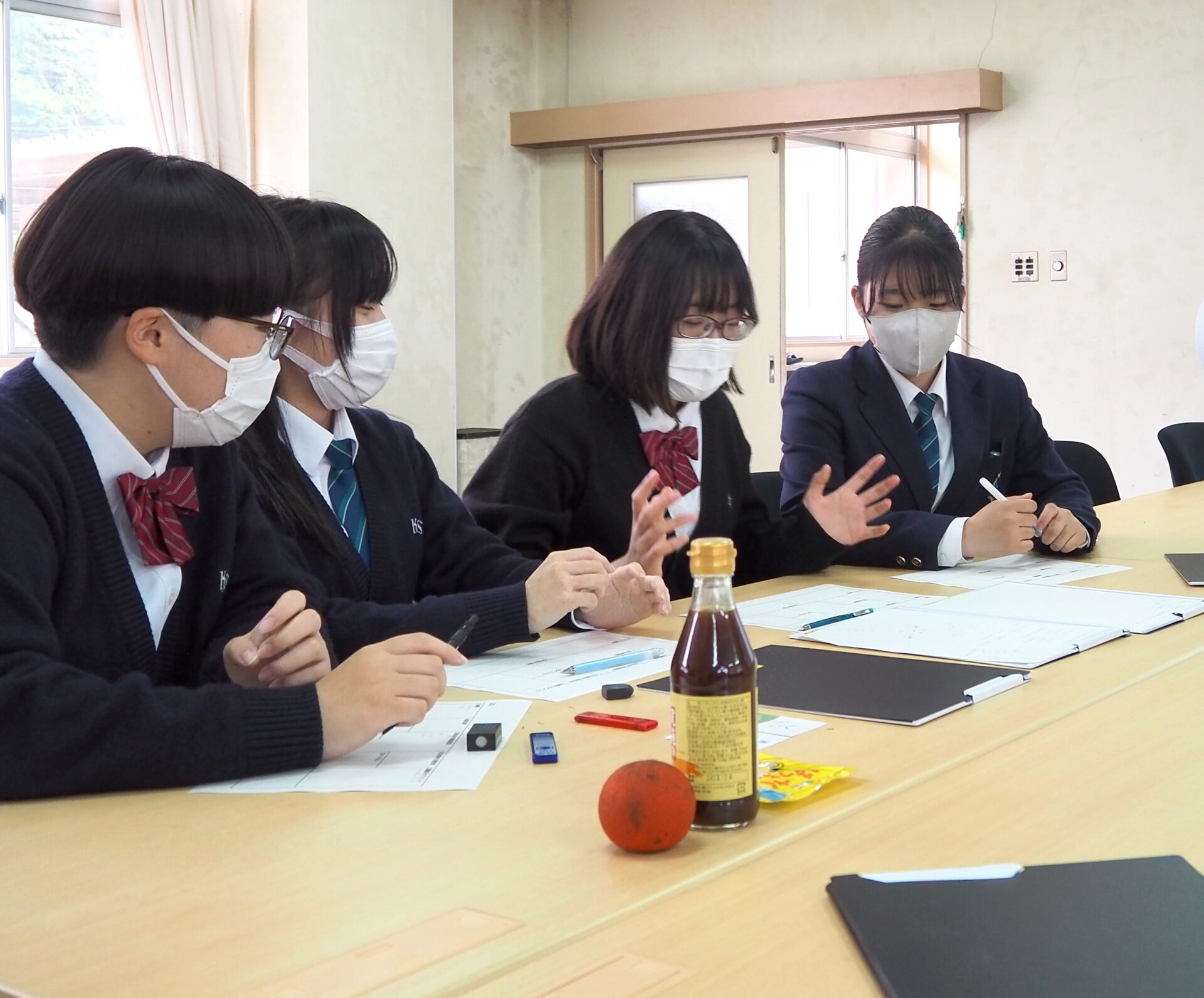 中央の果物がダイダイ