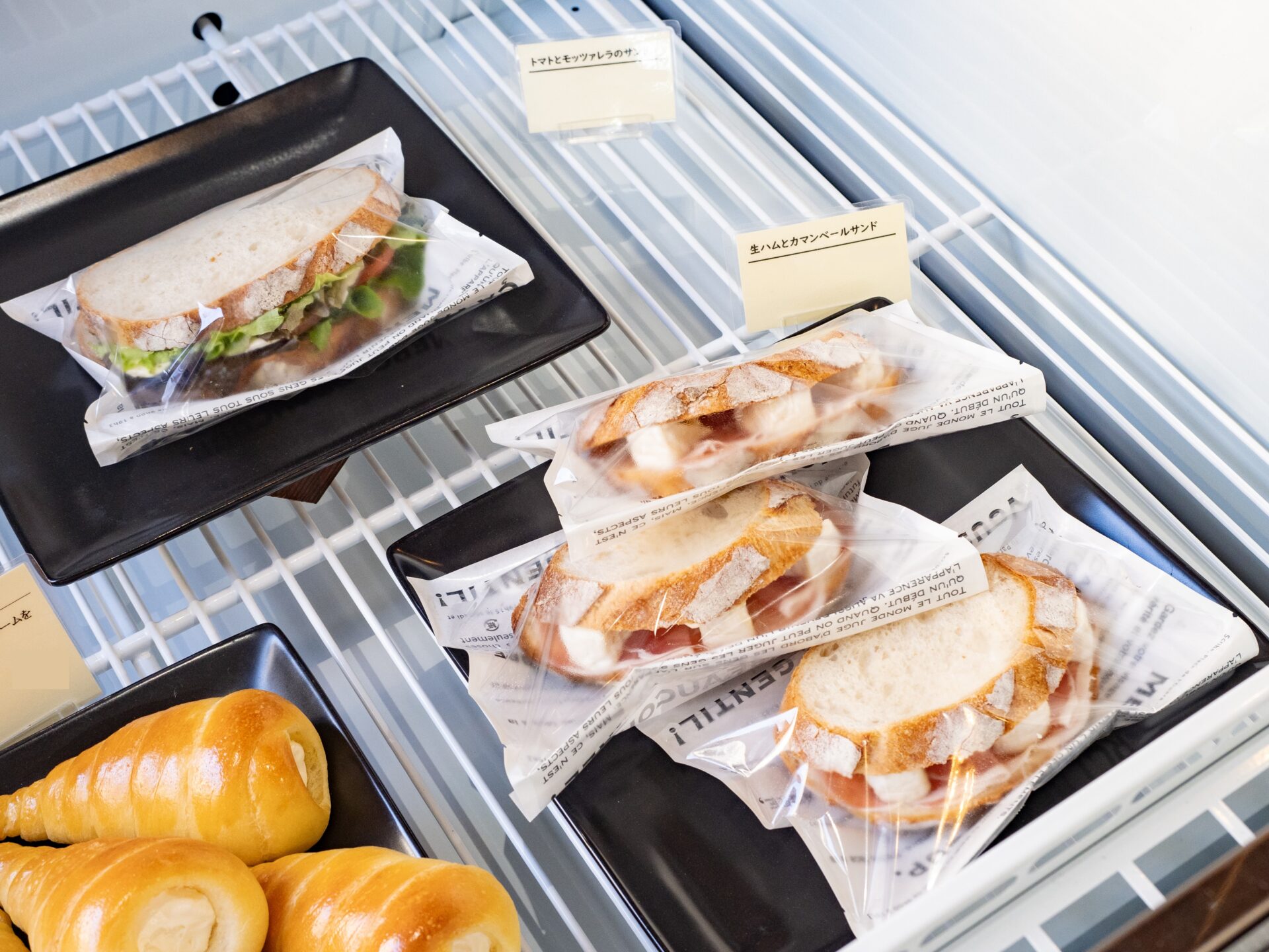 移転後はサンドイッチなどの調理パン・総菜パンにも力を入れている