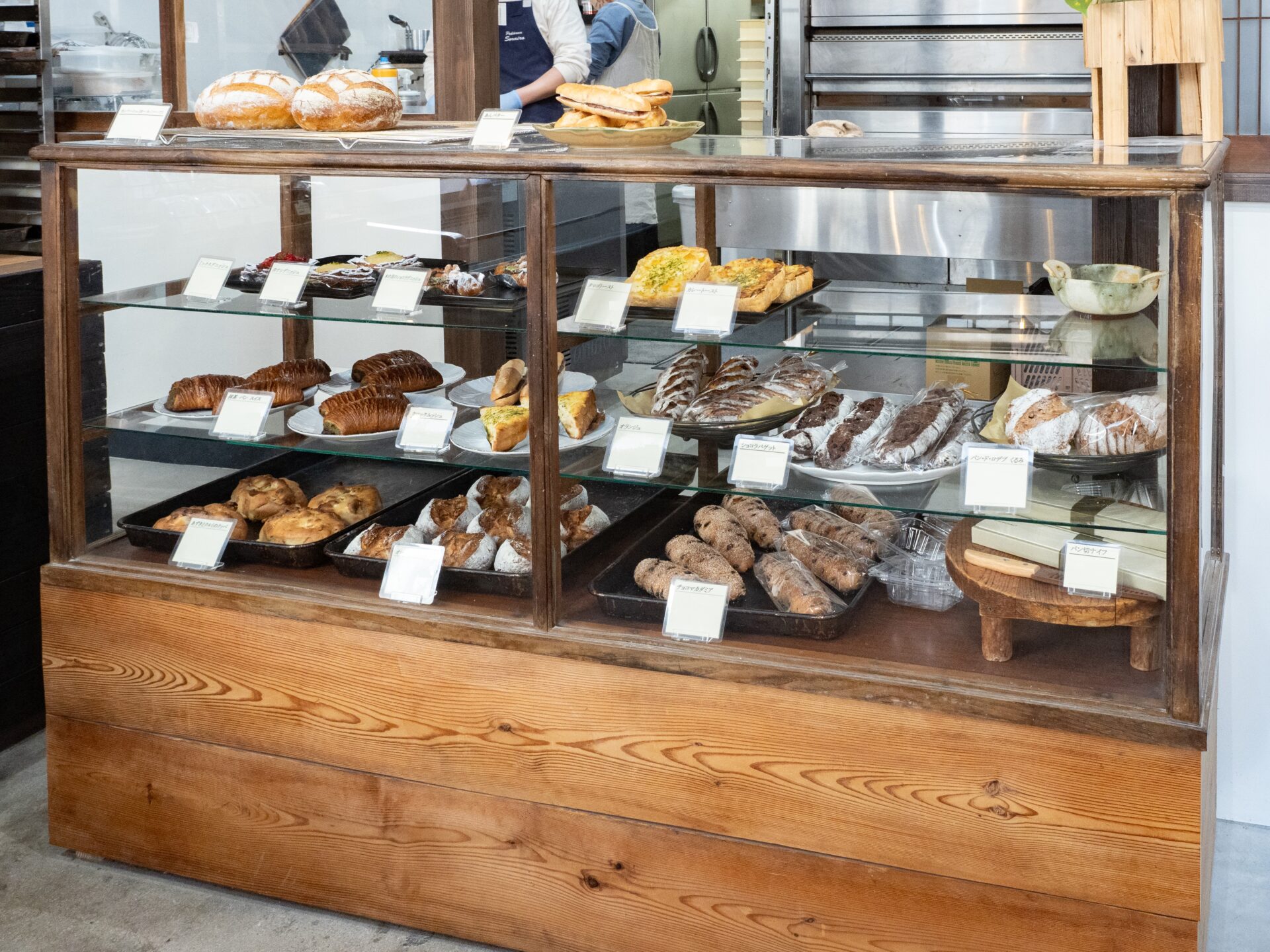 陳列ケースは旧店舗でも使用していたものを持ってきた