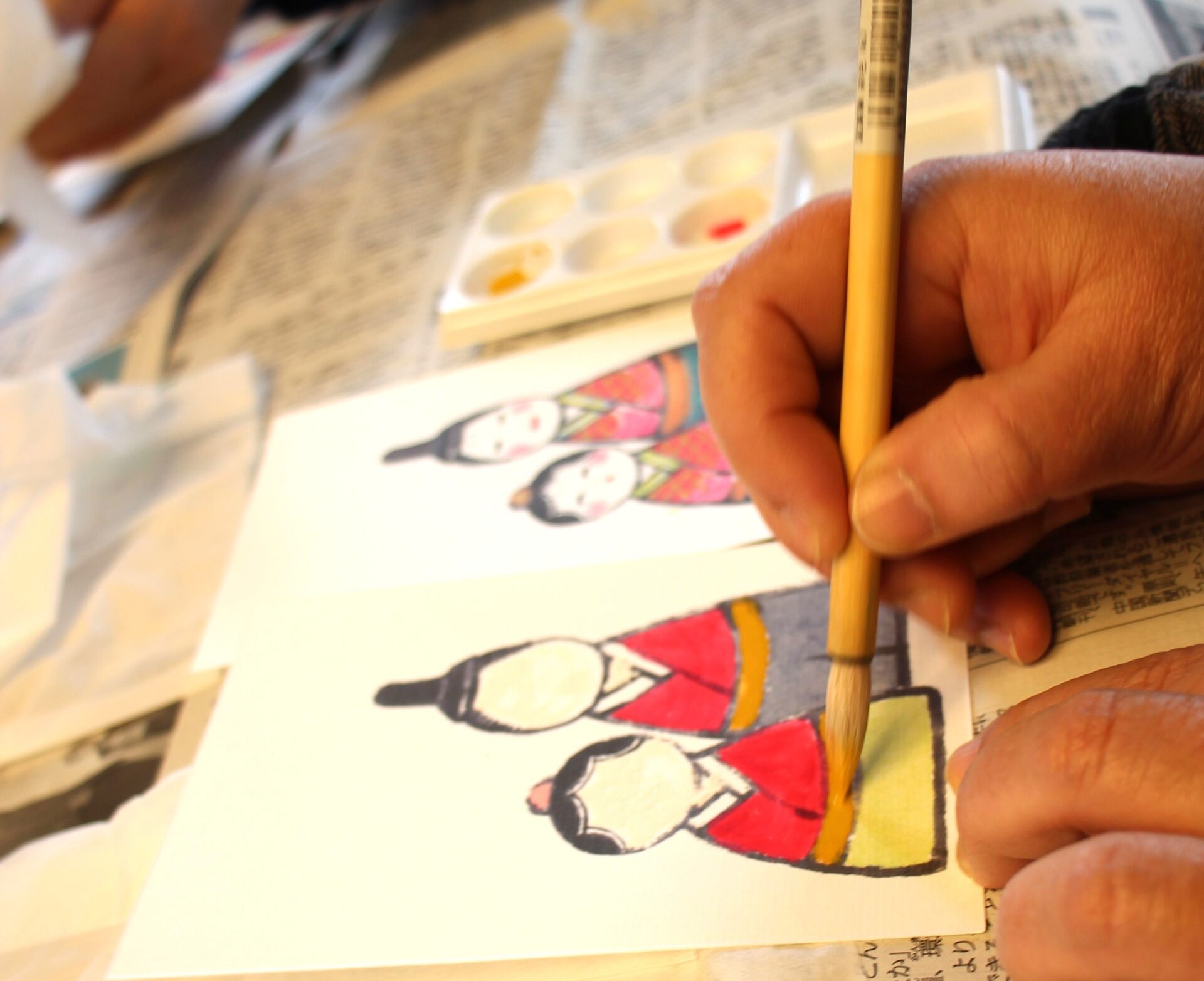 絵手紙教室で下絵に着色