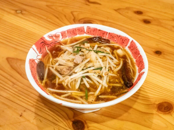 麺屋 遼太郎 〜 辛いラーメンの「朱○麺」「辛ねぎ麺」が名物。地域にない個性に特化して人気店へ成長