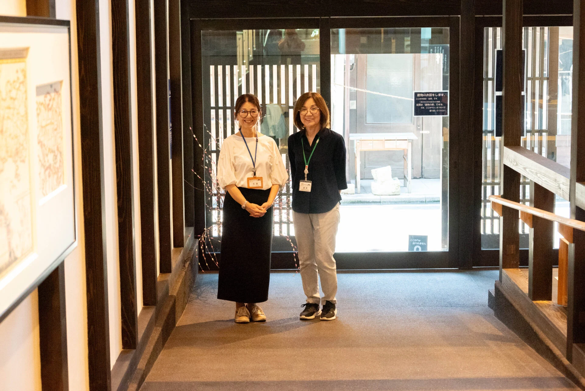 鞆てらすスタッフの佐藤さん(左)と藤澤さん(右)