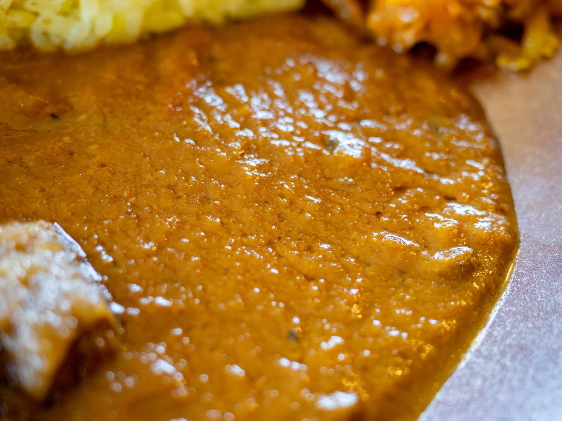 少しとろみのある茶色いカレー