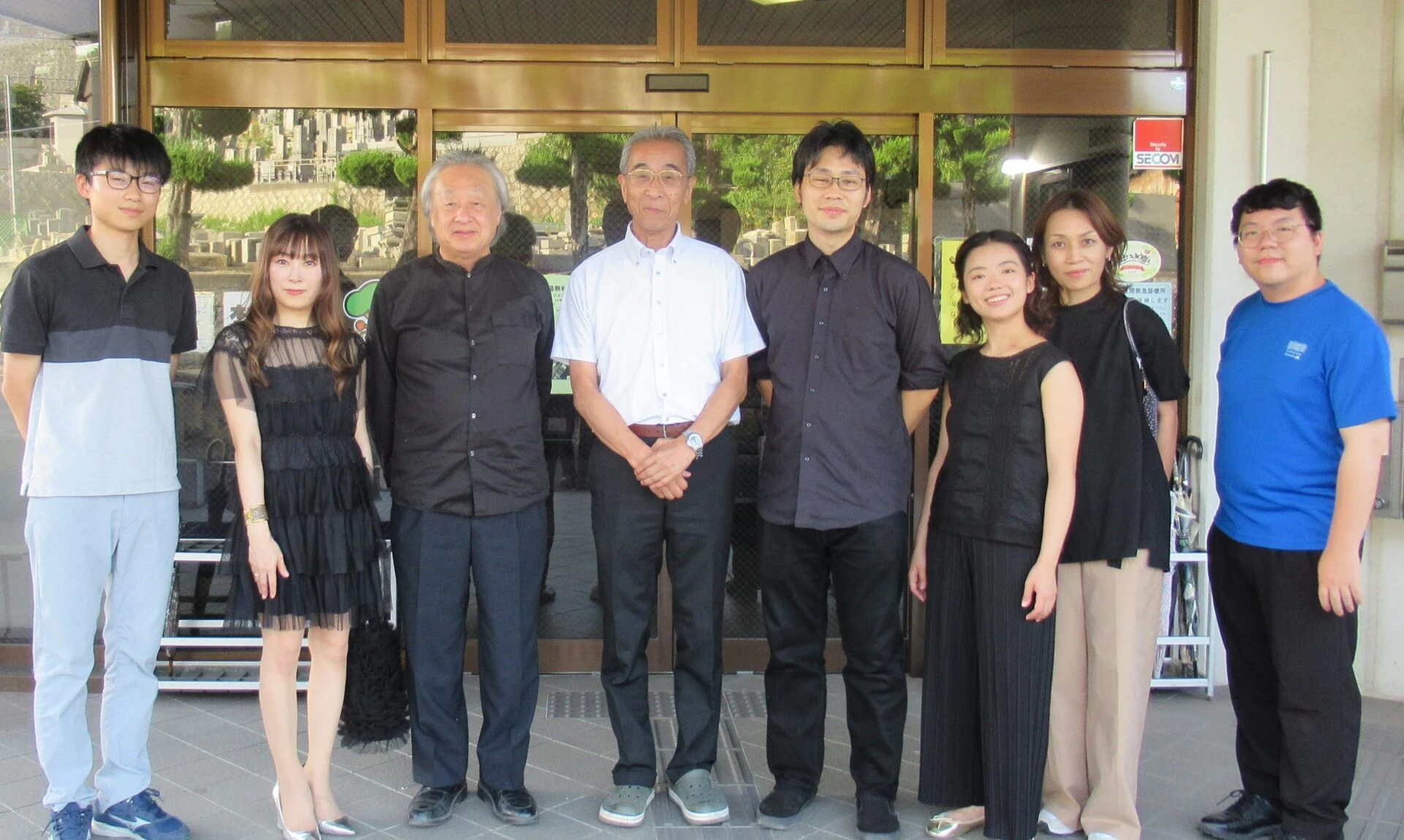 左から2番目が川村さん、3番目が豊嶋和史さん、5番目が豊嶋博満さん、7番目が上条さん、8番目が東さん
(画像提供:『し・ま・の・音楽祭』実行委員会)