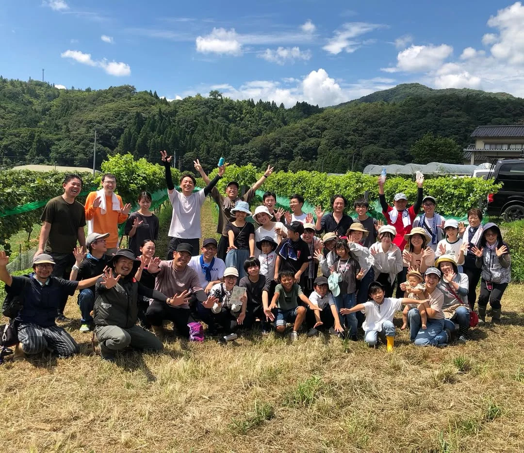 収穫に集まったわいん農家さん(画像提供:山野峡大田ワイナリー)