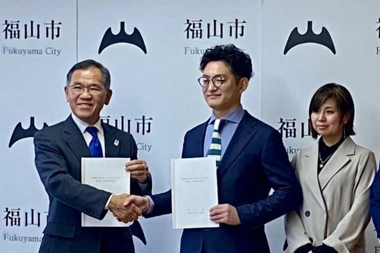 災害時の炊き出し協定を結んだ際のようす（画像提供：福山キッチンカー協会）