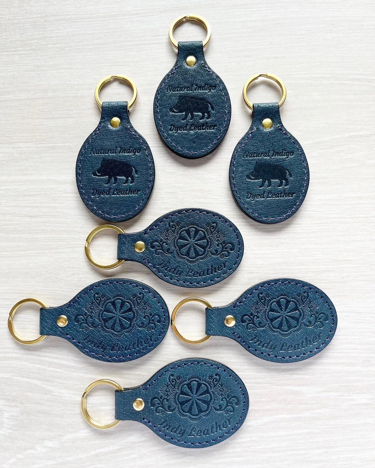 藍染ジビエレザーのキーホルダー（画像提供：インディレザー）