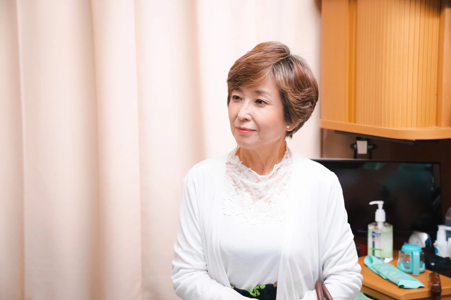 謎の美女役の竹下景子さん（画像提供：海と空キネマ）