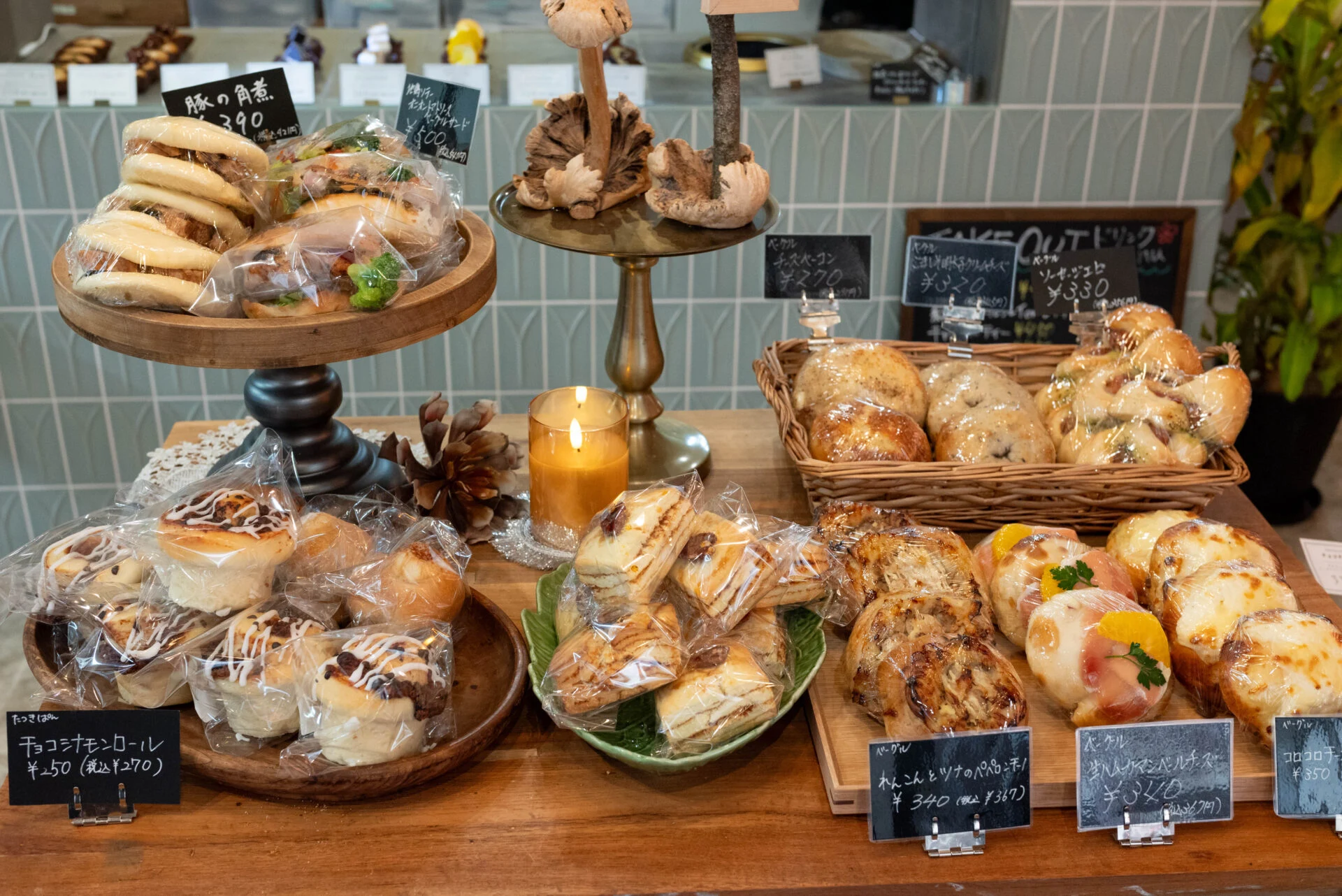 TASUKI Bake に並ぶパン