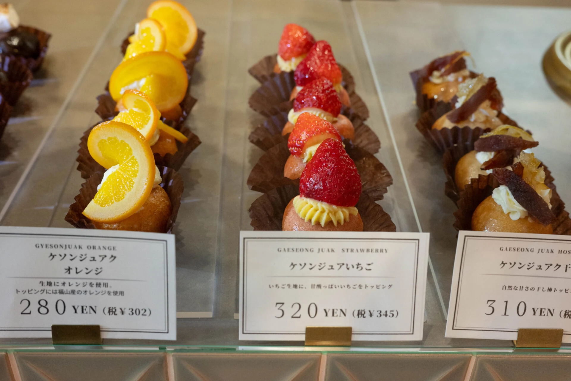 ケソンジュアクには3種類の砂糖を使用。シナモンやショウガのシロップに漬け込んでいる