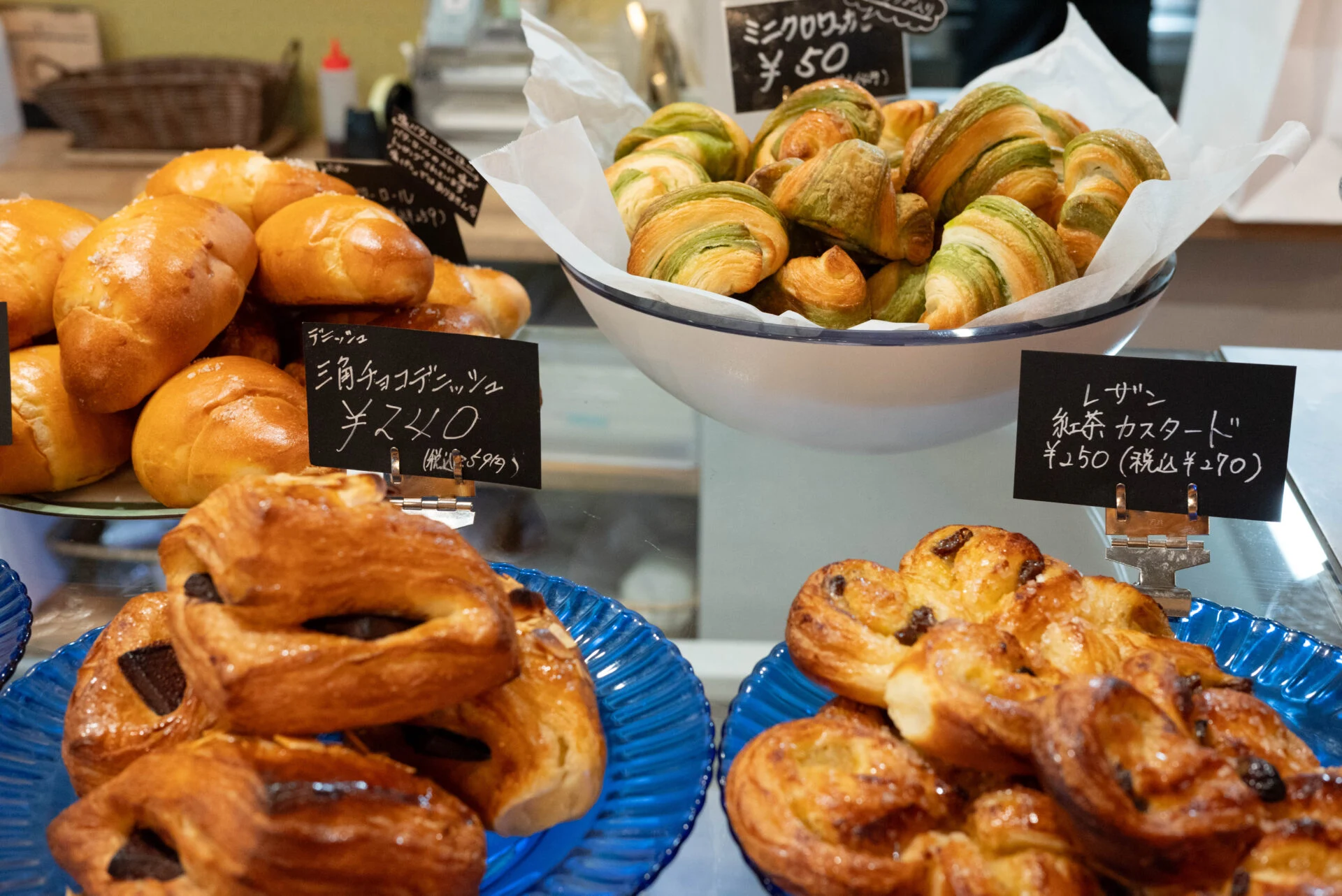 松永の店舗にはないパンが並ぶ
