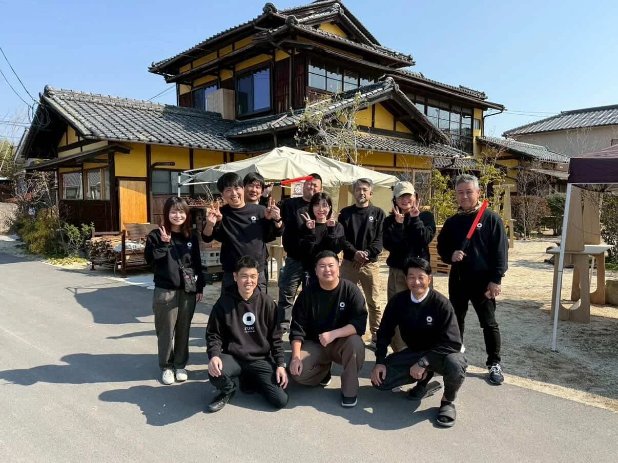 1周年記念イベントのようす。前列左が藤井製瓦社長の藤井孝浩さん(画像提供:FUKI IWANARI)