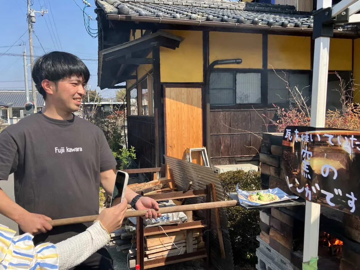 1周年記念イベントでは、耐火レンガの窯で米粉ピザを焼いた(画像提供:FUKI IWANARI)