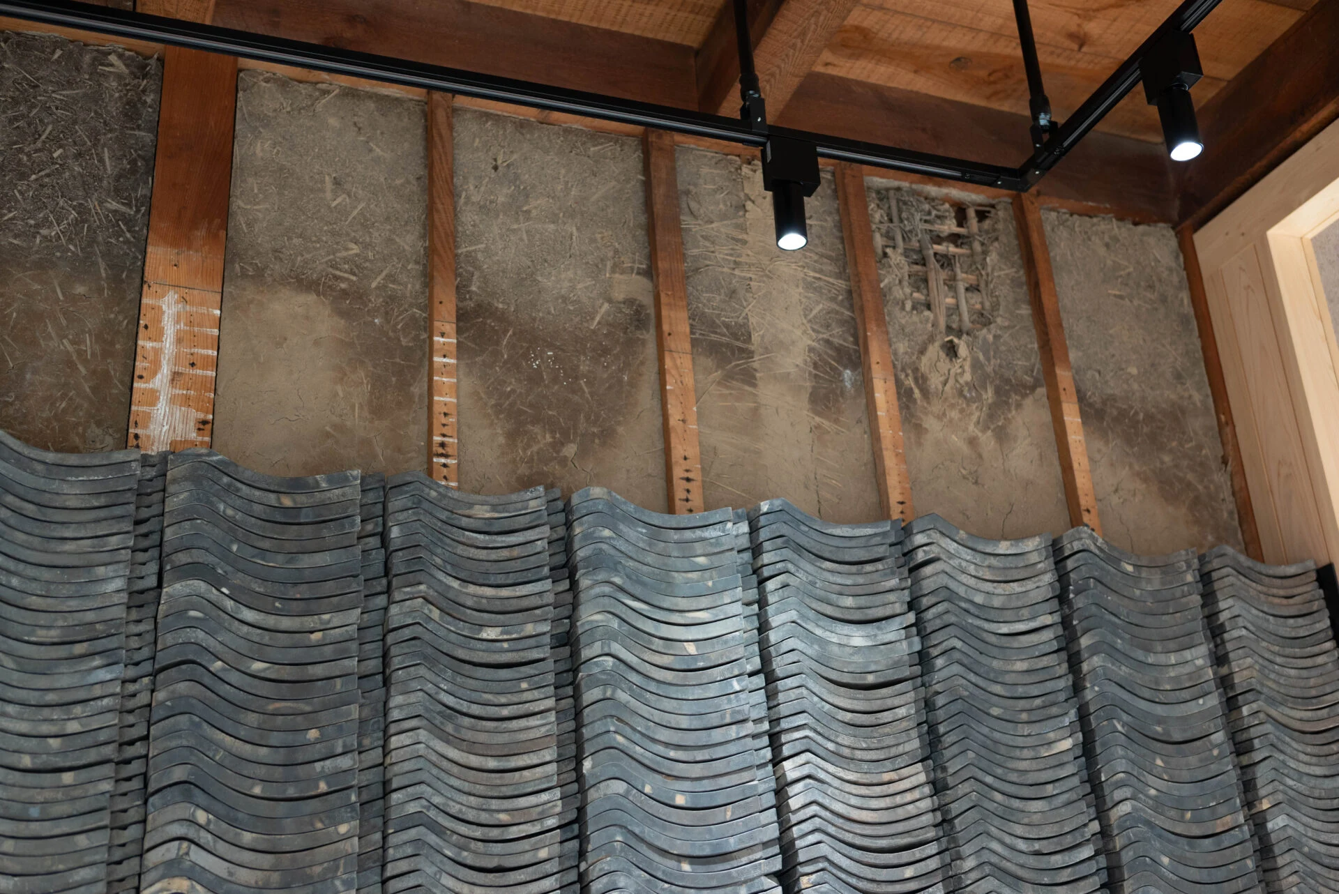 アクセントウォールと天井