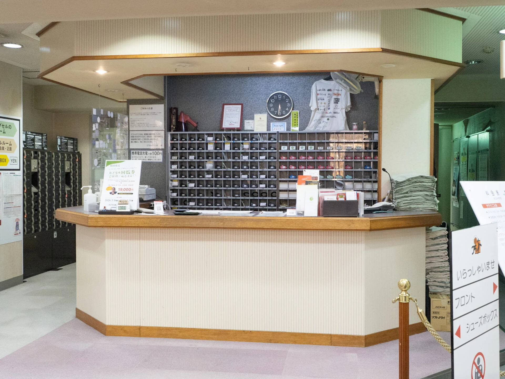 AREA INN FUSHIMICHO：レセプションへ（受付）