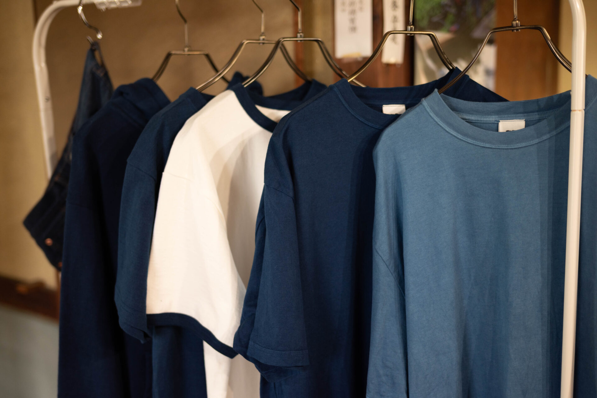 Tシャツやジーンズなどのオリジナル商品